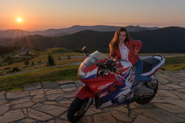 За шеста поредна година фотографи посрещнаха Джулая на Паметника на свободата