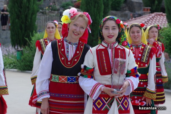 24 колектива от цялата страна разтърсиха мегдана в Дамасцена 