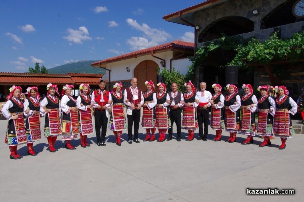 24 колектива от цялата страна разтърсиха мегдана в Дамасцена 