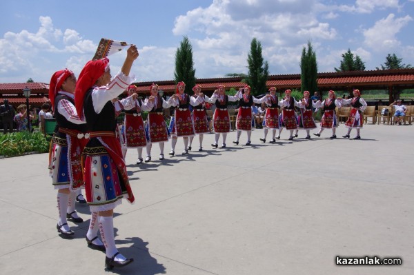 24 колектива от цялата страна разтърсиха мегдана в Дамасцена 