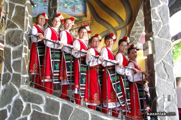 24 колектива от цялата страна разтърсиха мегдана в Дамасцена 