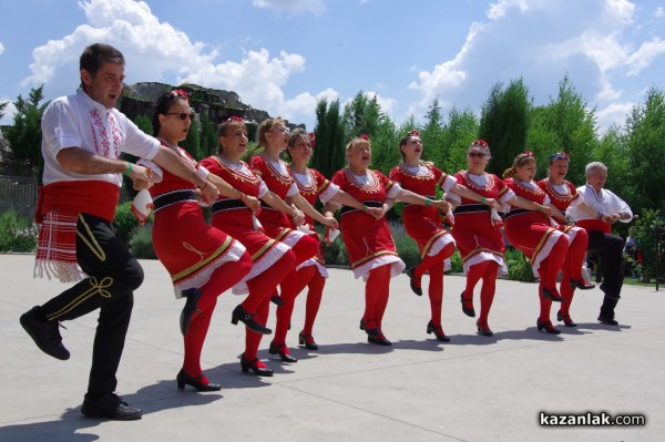 24 колектива от цялата страна разтърсиха мегдана в Дамасцена 