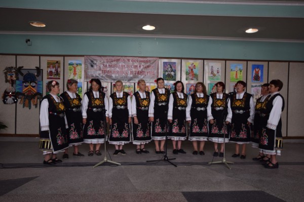 15 певчески и танцови състава се включиха в първия Национален фестивал „Тракия пее и танцува”