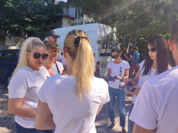 Доброволци събраха над 70 чувала боклук край язовира