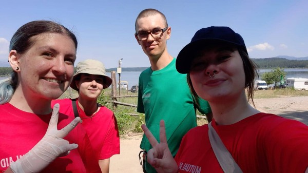 Доброволци събраха над 70 чувала боклук край язовира