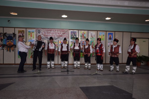 15 певчески и танцови състава се включиха в първия Национален фестивал „Тракия пее и танцува”