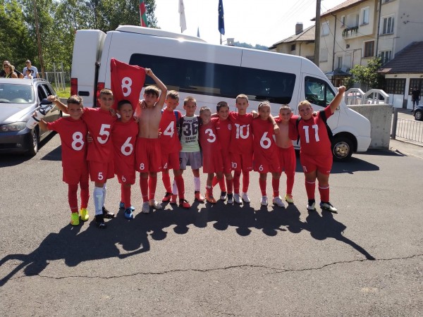 Малките Рози, набор 2012–2013 г., станаха шампиони на шампионите в Златоград