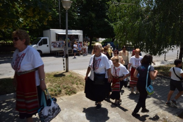 15 певчески и танцови състава се включиха в първия Национален фестивал „Тракия пее и танцува”