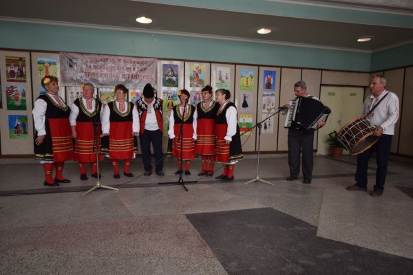 15 певчески и танцови състава се включиха в първия Национален фестивал „Тракия пее и танцува”