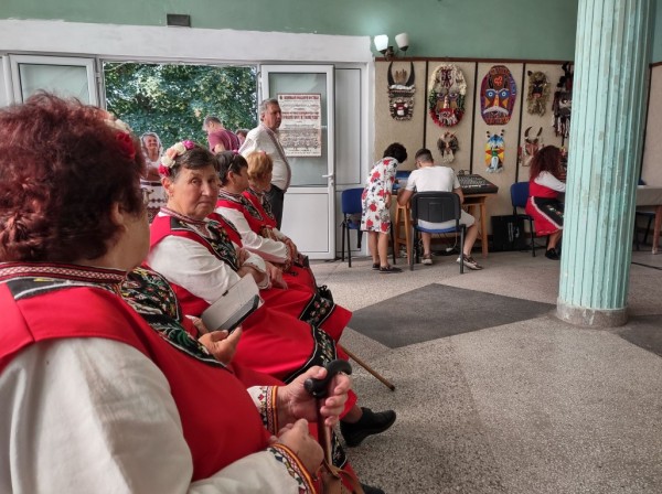 15 певчески и танцови състава се включиха в първия Национален фестивал „Тракия пее и танцува”