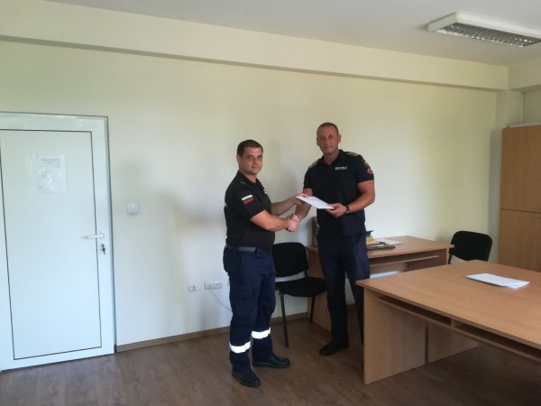 Отличиха 7 служители на казанлъшката пожарна по случай празника на МВР