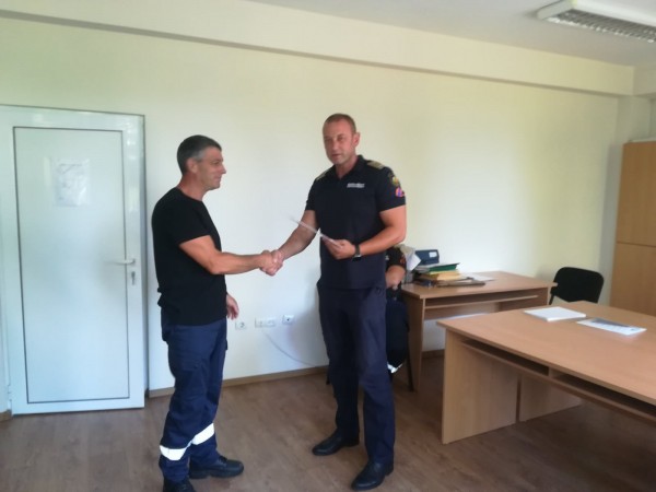 Отличиха 7 служители на казанлъшката пожарна по случай празника на МВР