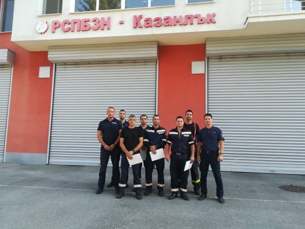 Отличиха 7 служители на казанлъшката пожарна по случай празника на МВР