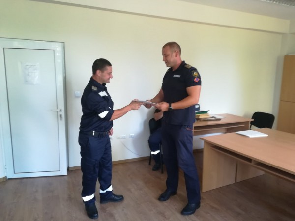 Отличиха 7 служители на казанлъшката пожарна по случай празника на МВР