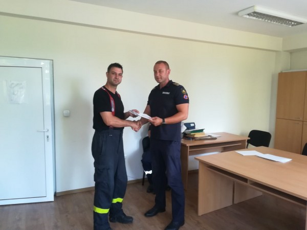 Отличиха 7 служители на казанлъшката пожарна по случай празника на МВР