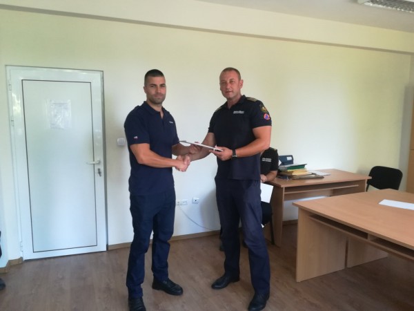 Отличиха 7 служители на казанлъшката пожарна по случай празника на МВР