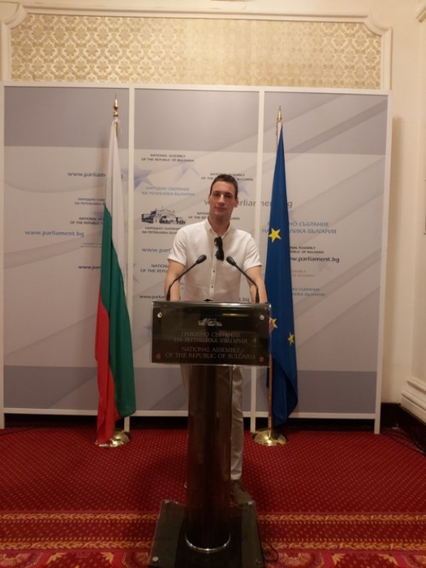 Младежки общински съвет - Казанлък посети Народното събрание 