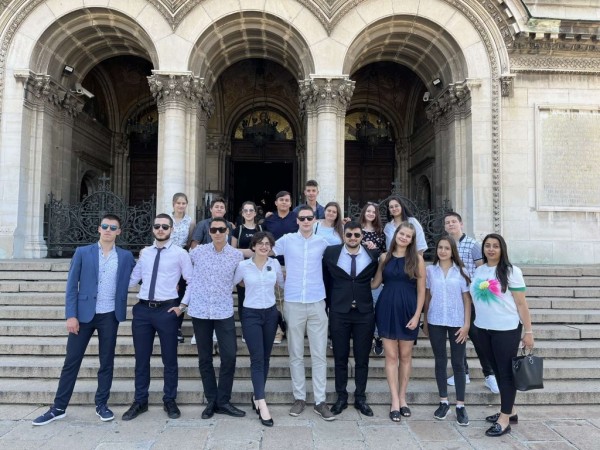 Младежки общински съвет - Казанлък посети Народното събрание 