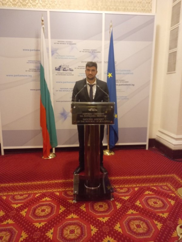 Младежки общински съвет - Казанлък посети Народното събрание 