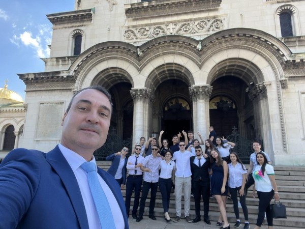 Младежки общински съвет - Казанлък посети Народното събрание 