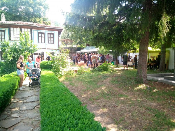 Ковачи, ножари и сарачи показаха умения на II ножарски събор в Шипка