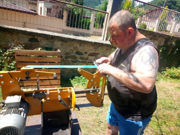 Ковачи, ножари и сарачи показаха умения на II ножарски събор в Шипка