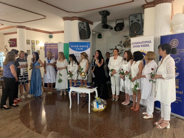 Клуб “Роза Алба“ постави началото си в Казанлък