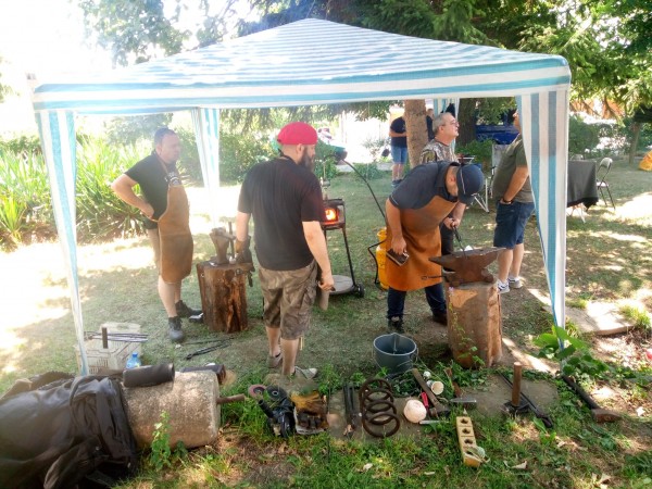 Ковачи, ножари и сарачи показаха умения на II ножарски събор в Шипка