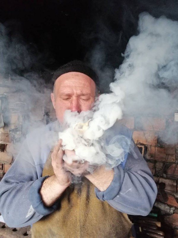 Ковачи, ножари и сарачи показаха умения на II ножарски събор в Шипка