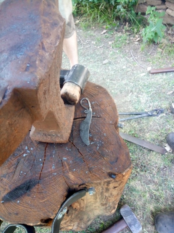 Ковачи, ножари и сарачи показаха умения на II ножарски събор в Шипка