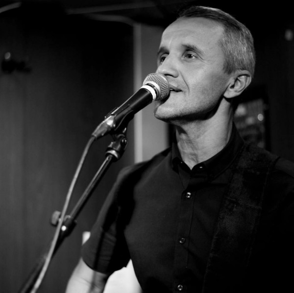 Музикантът Петко Славов представя първия си роман “Въпреки любовта“