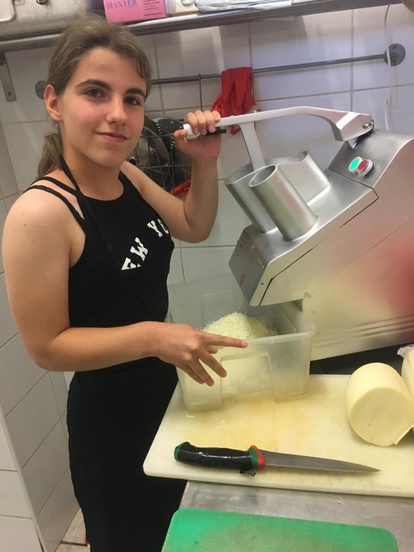 Ученици от ПГЛПТ се завърнаха от практика в Унгария