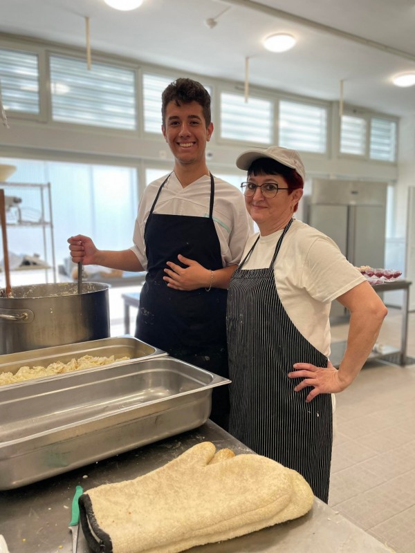 Ученици от ПГЛПТ се завърнаха от практика в Унгария