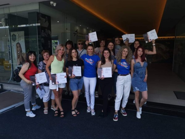 Огледален блясък и по-здрава коса? Мисия възможна с ламиниращата терапия на „Аглая”