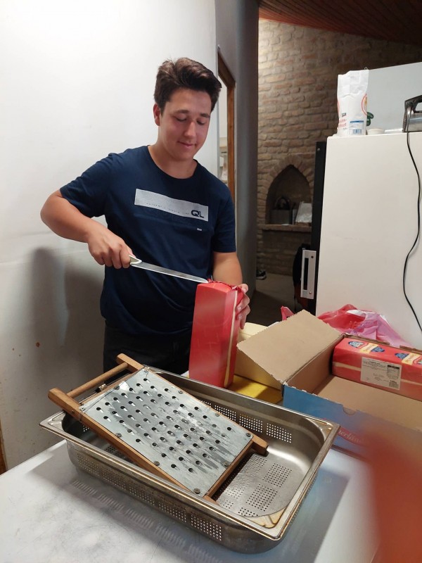 Ученици от ПГЛПТ се завърнаха от практика в Унгария