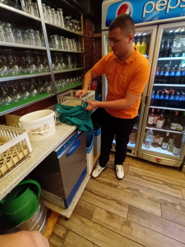 Ученици от ПГЛПТ се завърнаха от практика в Унгария