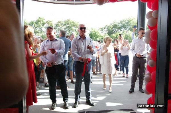 Строителният хипермаркет MASTERHAUS отвори врати в Казанлък