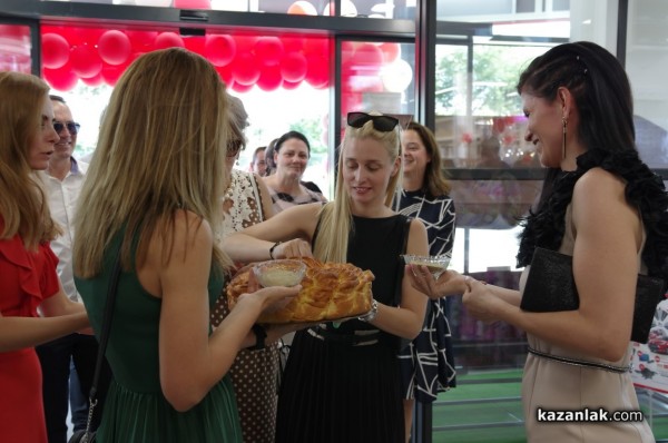 Строителният хипермаркет MASTERHAUS отвори врати в Казанлък