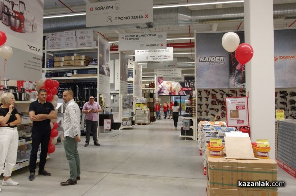 Строителният хипермаркет MASTERHAUS отвори врати в Казанлък