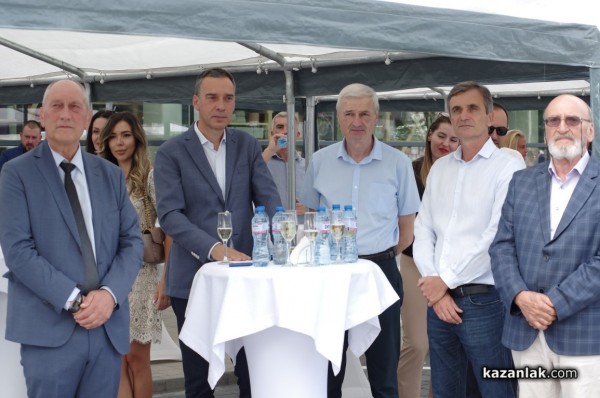 Строителният хипермаркет MASTERHAUS отвори врати в Казанлък