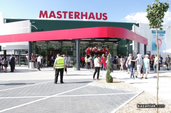 Строителният хипермаркет MASTERHAUS отвори врати в Казанлък