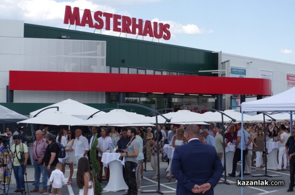 Строителният хипермаркет MASTERHAUS отвори врати в Казанлък