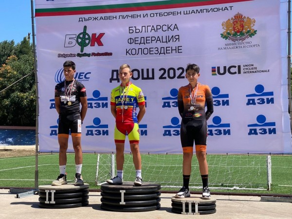 Казанлъшките колоездачи станаха вицешампиони на България за 2022 г.