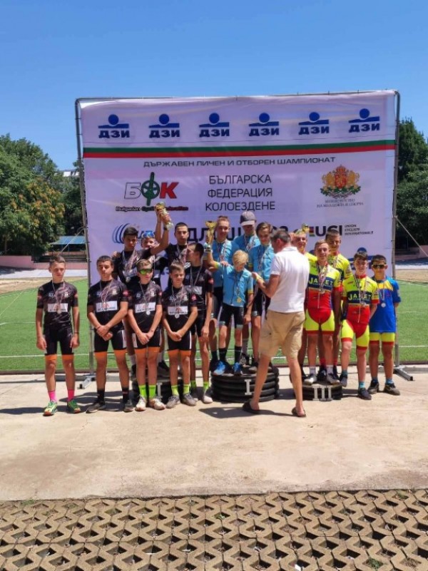 Казанлъшките колоездачи станаха вицешампиони на България за 2022 г.