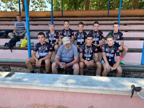 Казанлъшките колоездачи станаха вицешампиони на България за 2022 г.