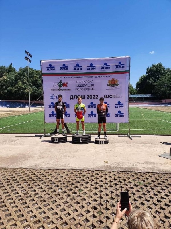 Казанлъшките колоездачи станаха вицешампиони на България за 2022 г.
