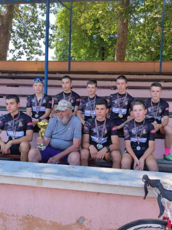 Казанлъшките колоездачи станаха вицешампиони на България за 2022 г.
