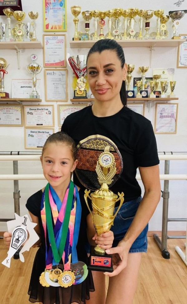 Година изпълнена с невероятни емоции, постижения и успехи за балерините от „Грация“ 