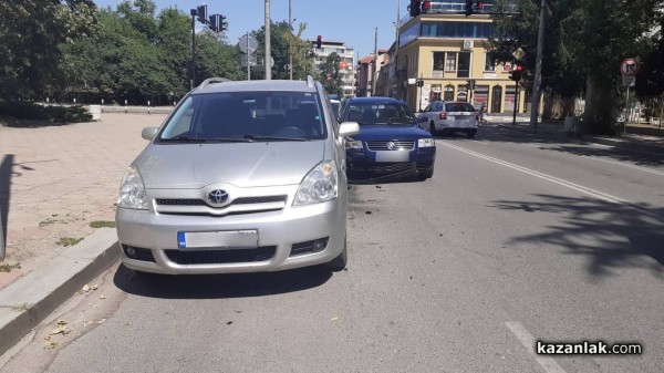Фолксваген и Тойота се блъснаха до Полицията