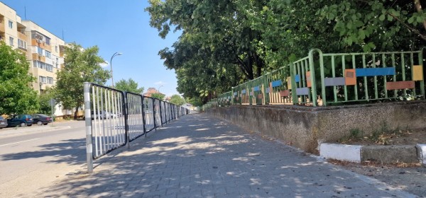 Нови тротоари, асфалтирани улици и междублокови пространства в Kазанлък